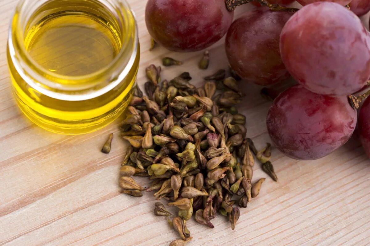 Grapeseed Oil виноградное масло. Виноградная косточка. Косточки винограда. Масловиногражной косточки. Масло виноградной косточки в домашних