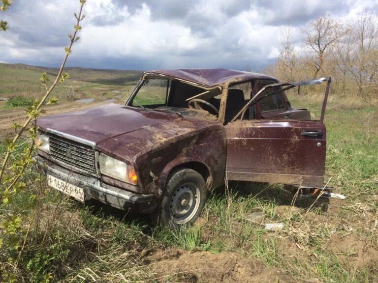 семерка перевертыш. ваз 2105 белый перевертыш. перевернутая семерка. ваз 2107 перевертыш. ваз 2107 перевернулся.