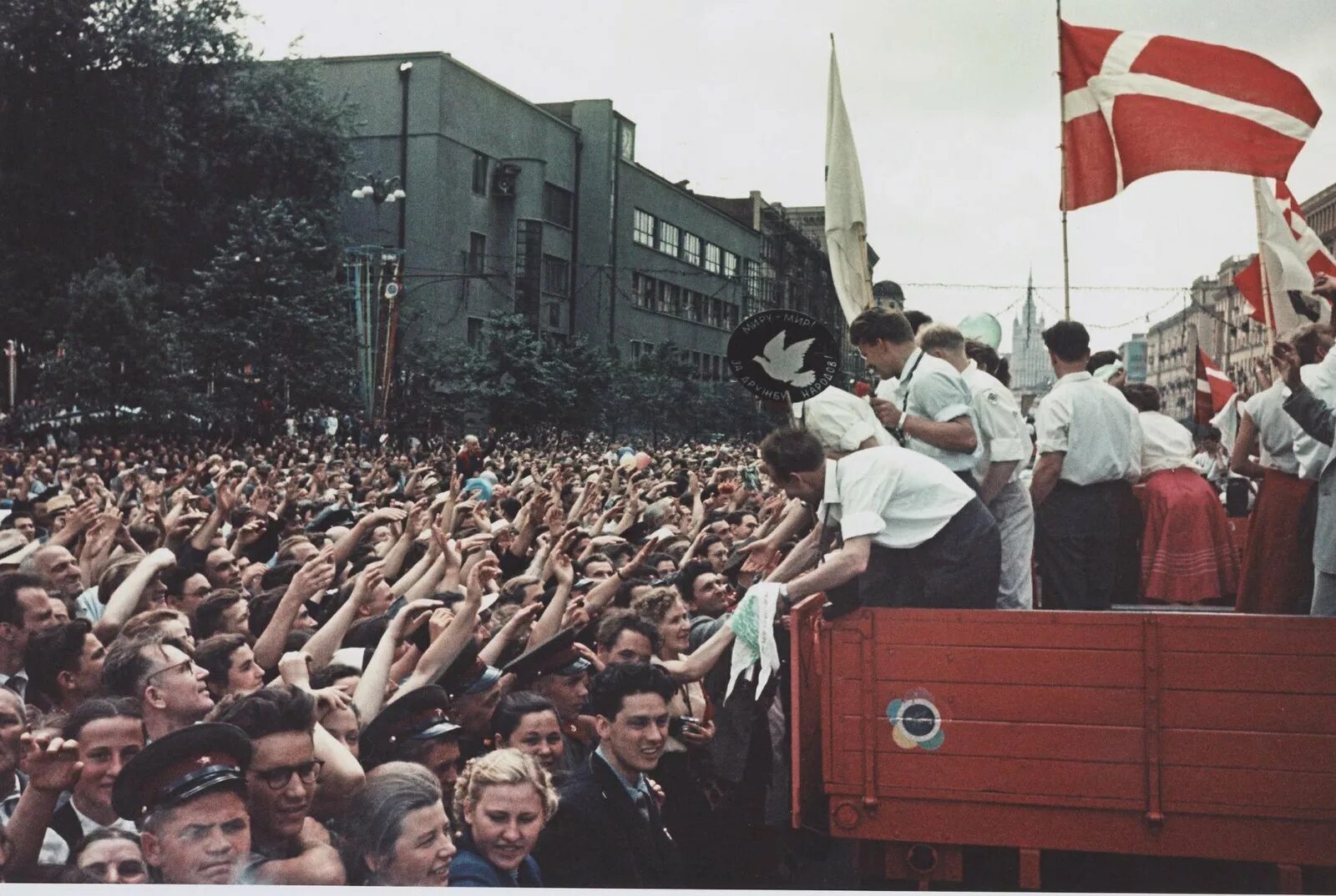 Vi фестиваль, Москва 1957. 1957 Год фестиваль молодежи и студентов в Москве. Vi Всемирный фестиваль молодёжи и студентов в Москве. Московский vi Всемирный фестиваль молодежи и студентов 1957 года.. Год всемирного фестиваля молодежи в москве