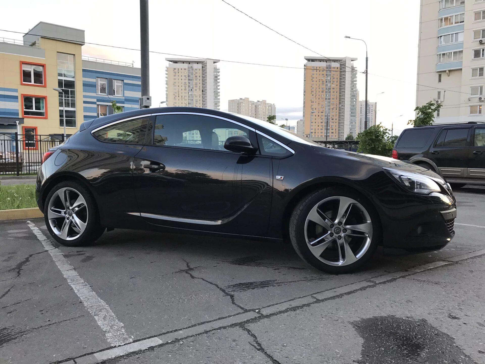 Opel Astra GTC r20. Opel Astra GTC диски r20. Opel Astra j r20.