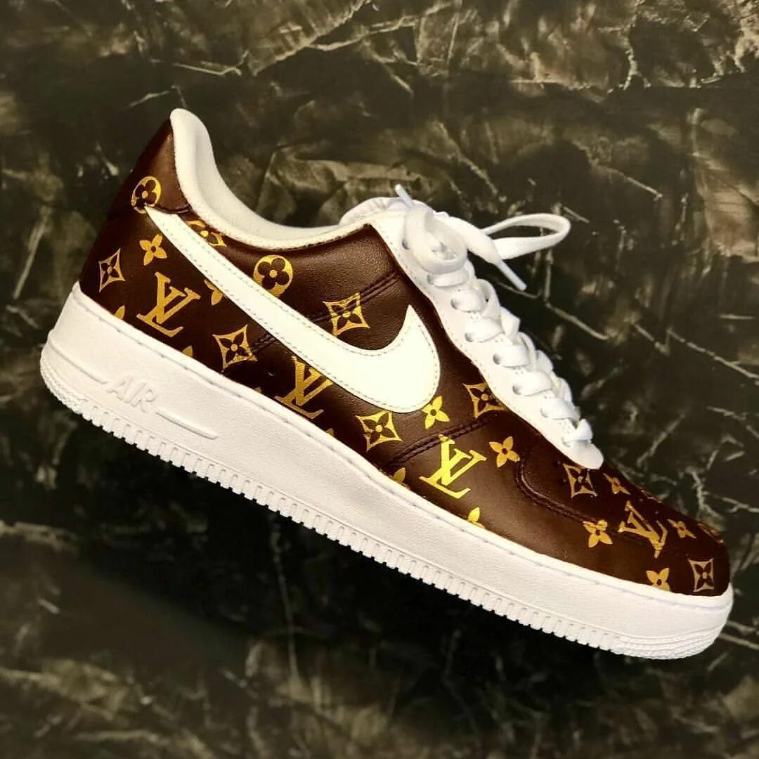 Nike Air Force Луи Виттон. Nike Force x Луи Виттон. Кроссовки Луи витон найк. Nike x Louis Vuitton af1 Gold. Кроссовки найк луи виттон