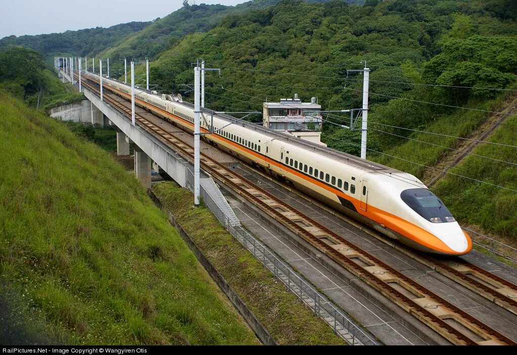 THSR 700t. Синкансен 700. Скоростной поезд. Современные поезда. High speed railway