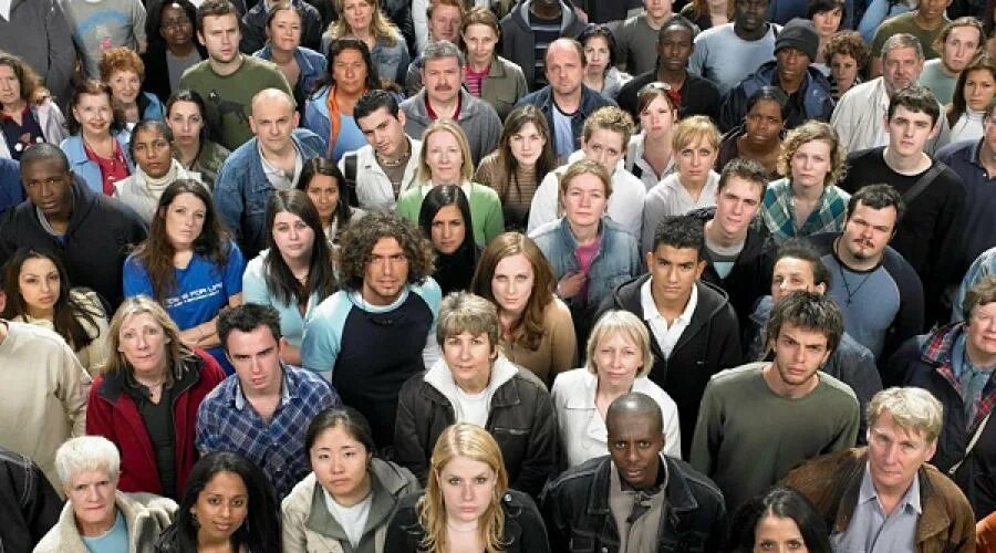 Группа людей. Человек в круге. Группа людей унылых. Человек с кучей фотоаппаратов. Путешествие группа людей.