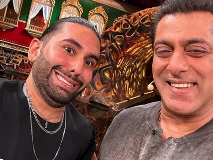 Bigg Boss 17 LIVE Updates: Salman Khan Welcomes Orry As A Wildcard Contesta...