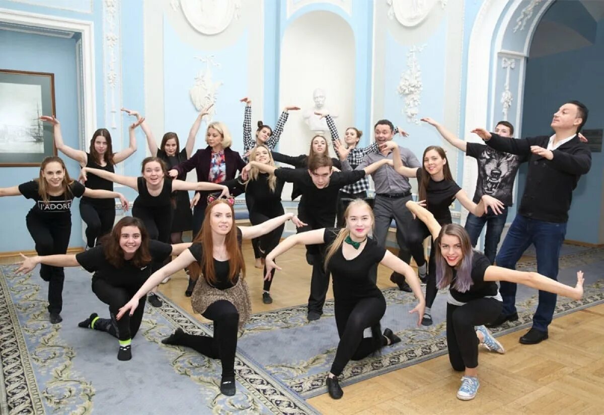 мгки эстрадный оркестр. липецкий джазовый оркестр. студенческая весна спб 2022. факультет эстрадного искусства. гитис выпускники.