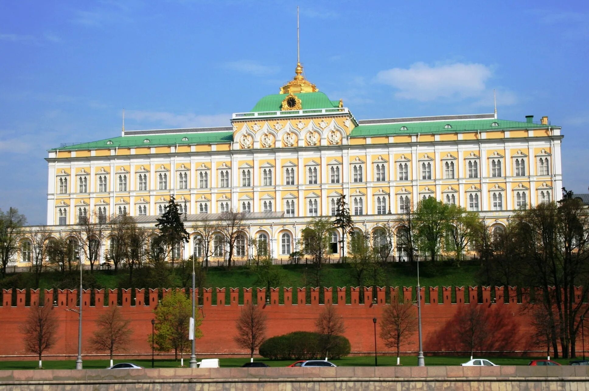 Большой Кремлёвский дворец в Москве. Резиденция президента России в Московском Кремле. Большой Кремлёвский дворец 1838 1849. Москва Кремль большой Кремлевский дворец. The kremlin was built in