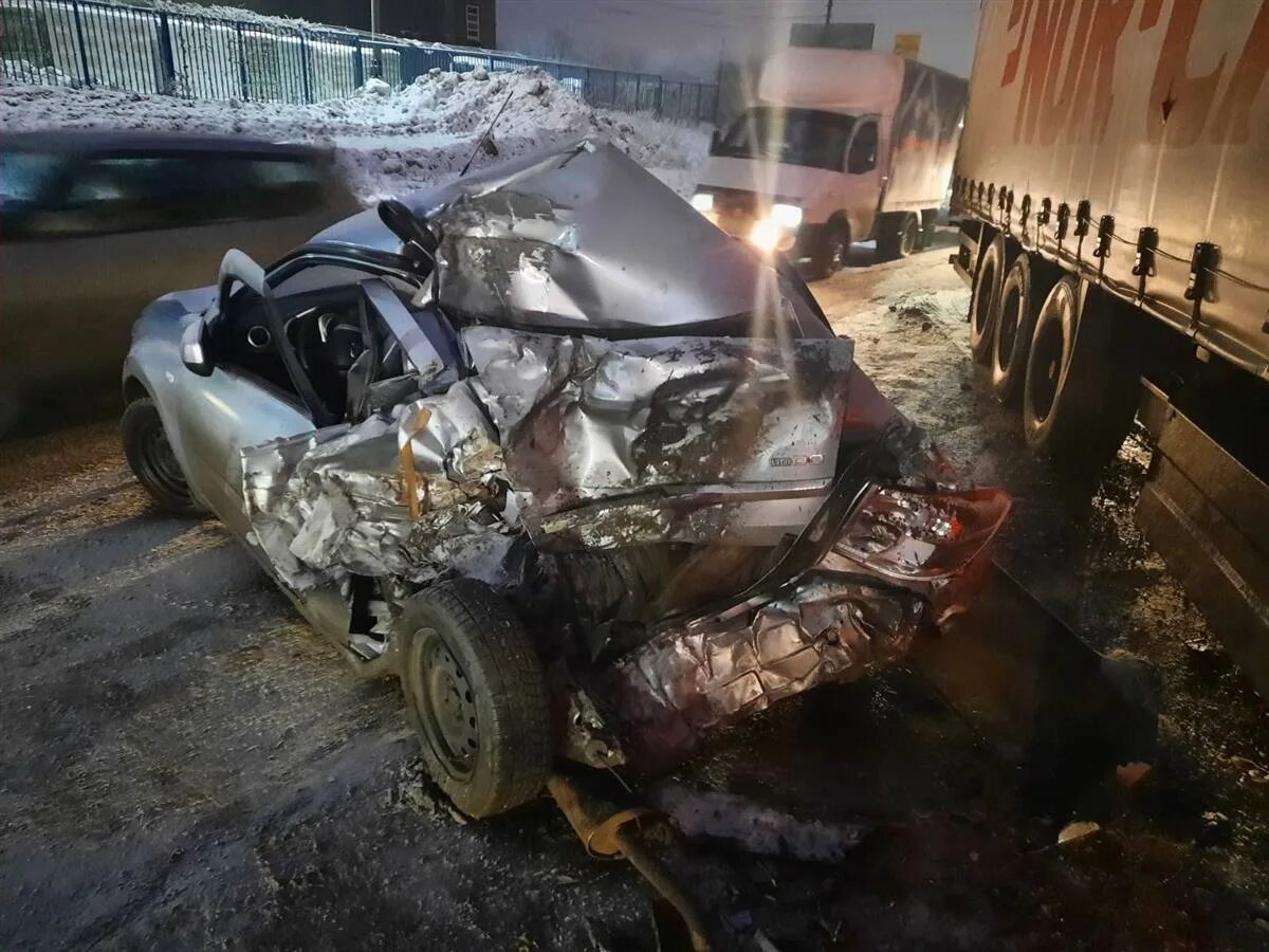 Дорожные происшествия 2015. Дорожные происшествия 2015. Дтп саратовская область. Дорожные происшествия 2015. Синий солярис дтп.