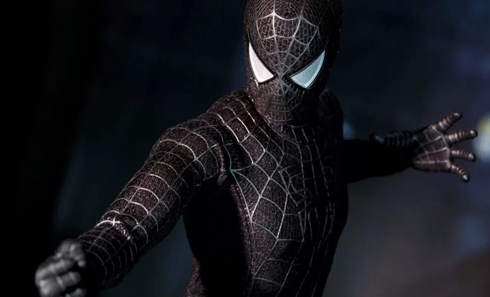 Spider man black suit