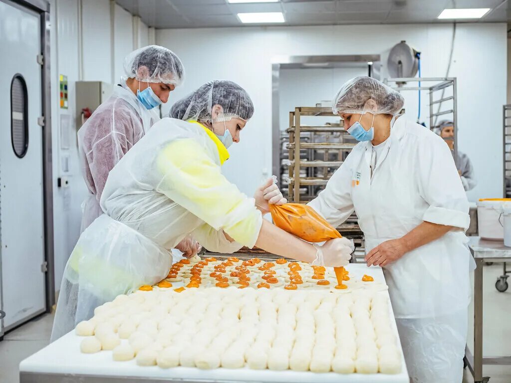 Пищевое производство спб. Пищевой цех. Пищевое производство. Производство продуктов. Кондитерское производство.