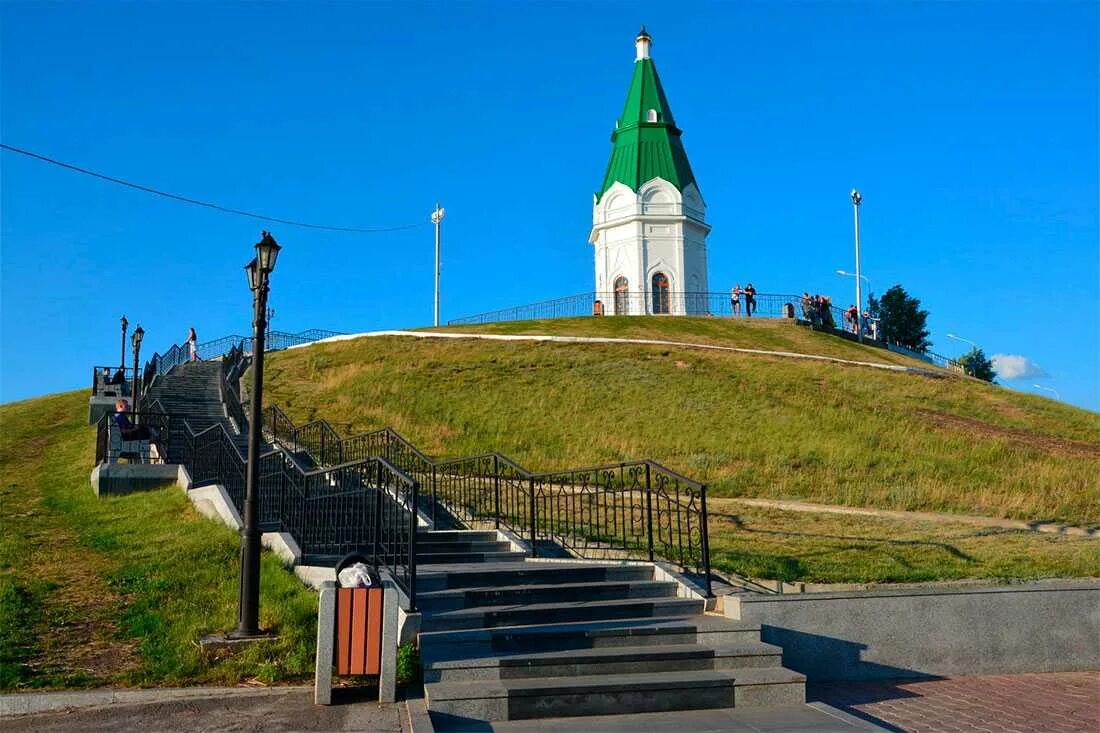 Окрестности красноярска. Часовня Параскевы пятницы Красноярск. Караульная гора Красноярск часовня. Часовня Параскевы пятницы на караульной горе. Часовня Параскевы пятницы достопримечательности Красноярска.