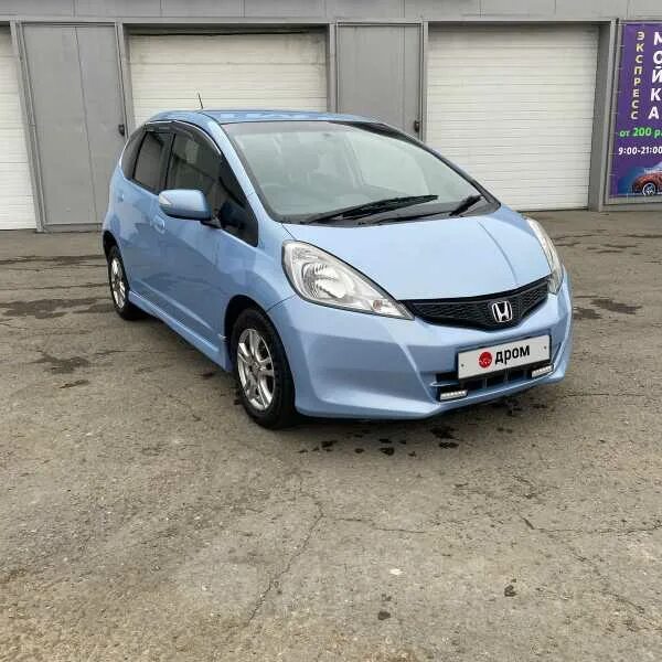 Honda Fit 2013. Хонда фит 2013 голубой. Хонда фит 2013 года. Хонда фит 3 поколение 2013 год.