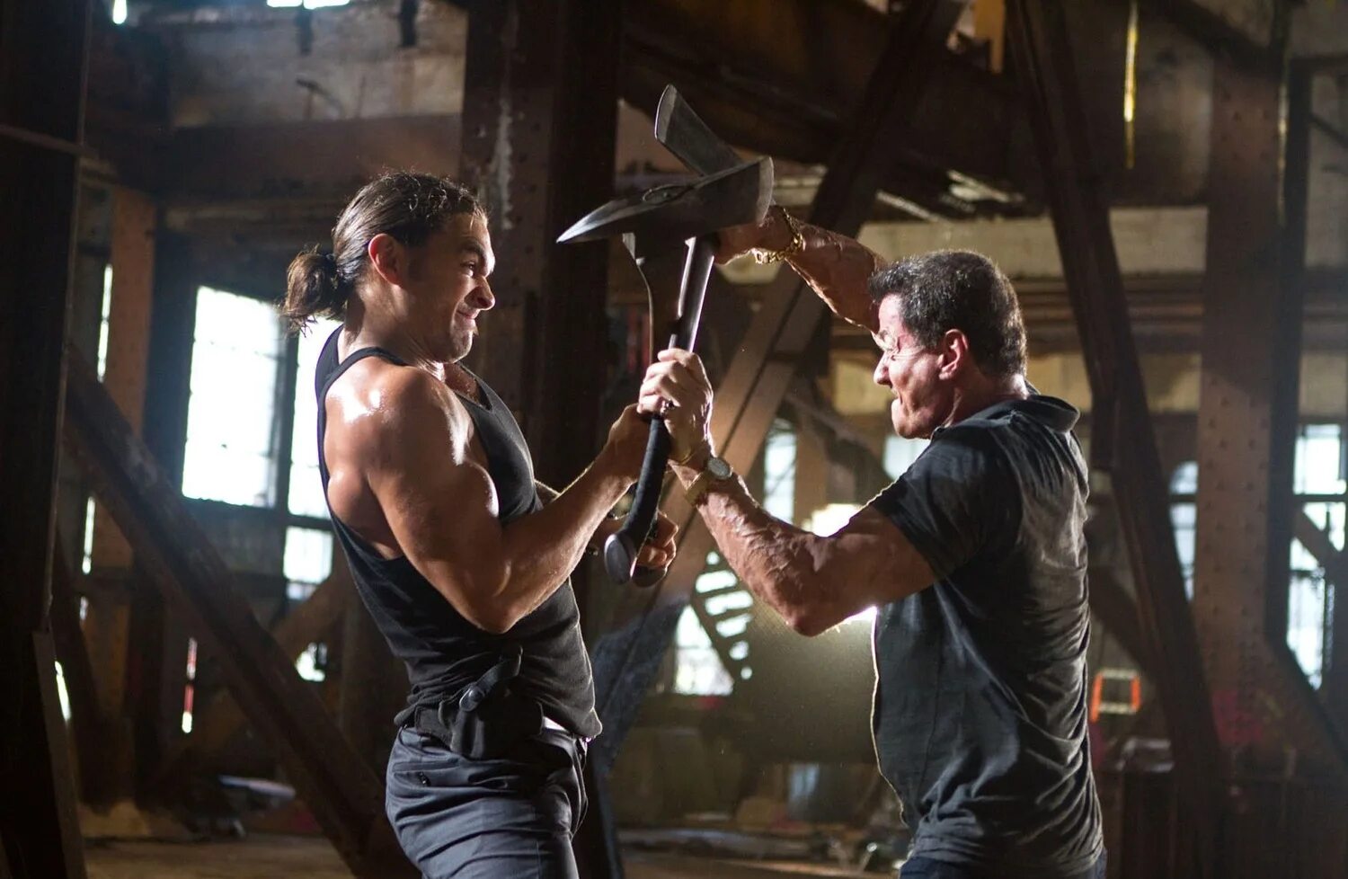 Сара шахи в фильме неудержимый. Неудержимый фильм 2012. Неудержимый 10 читать полностью. Сильвестр сталлоне bullet to the head. Джейсон момоа неудержимый.