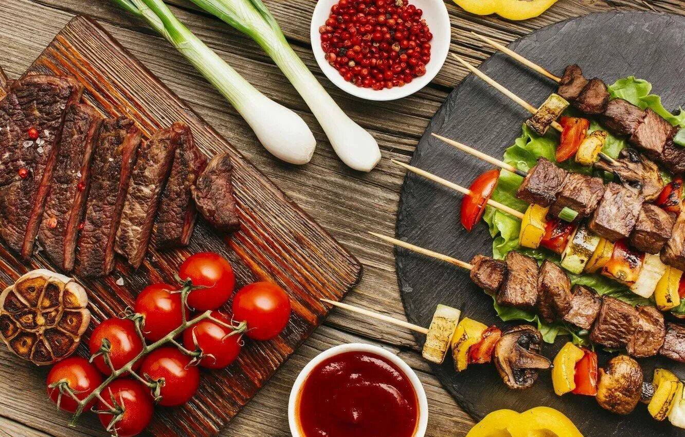 Вкусный сочный шашлык. Шашлык мцвади. шашлык ассорти. сочный шашлык. блюда на мангале.