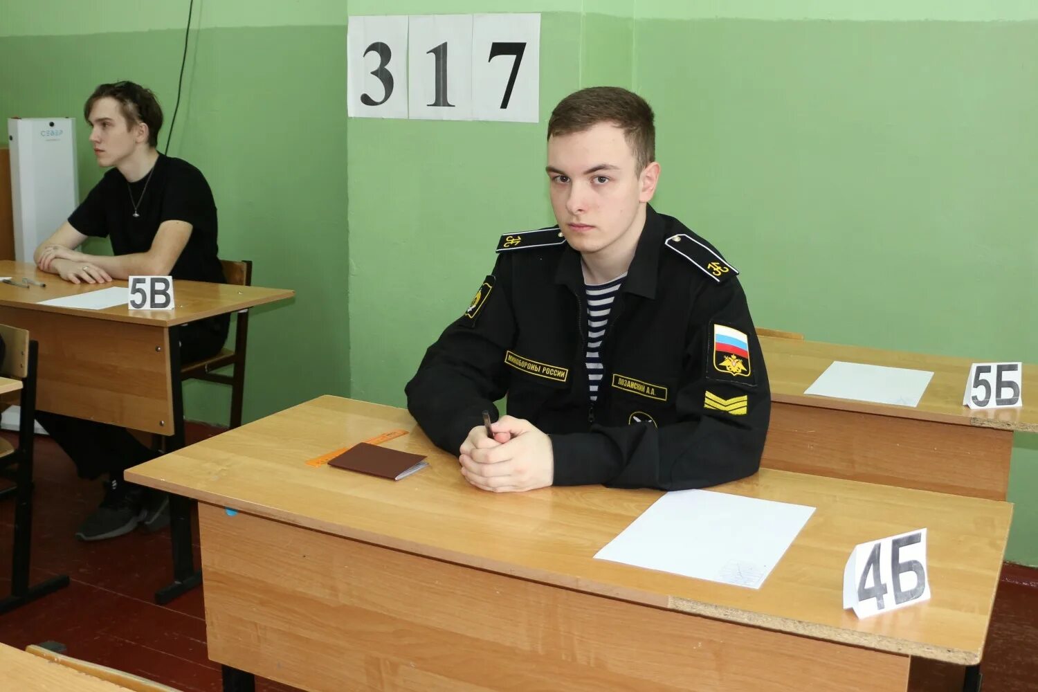 Егэ в училище. Егэ в училище. Экзамен в техникуме. Егэ в училище. Студент на экзамене.