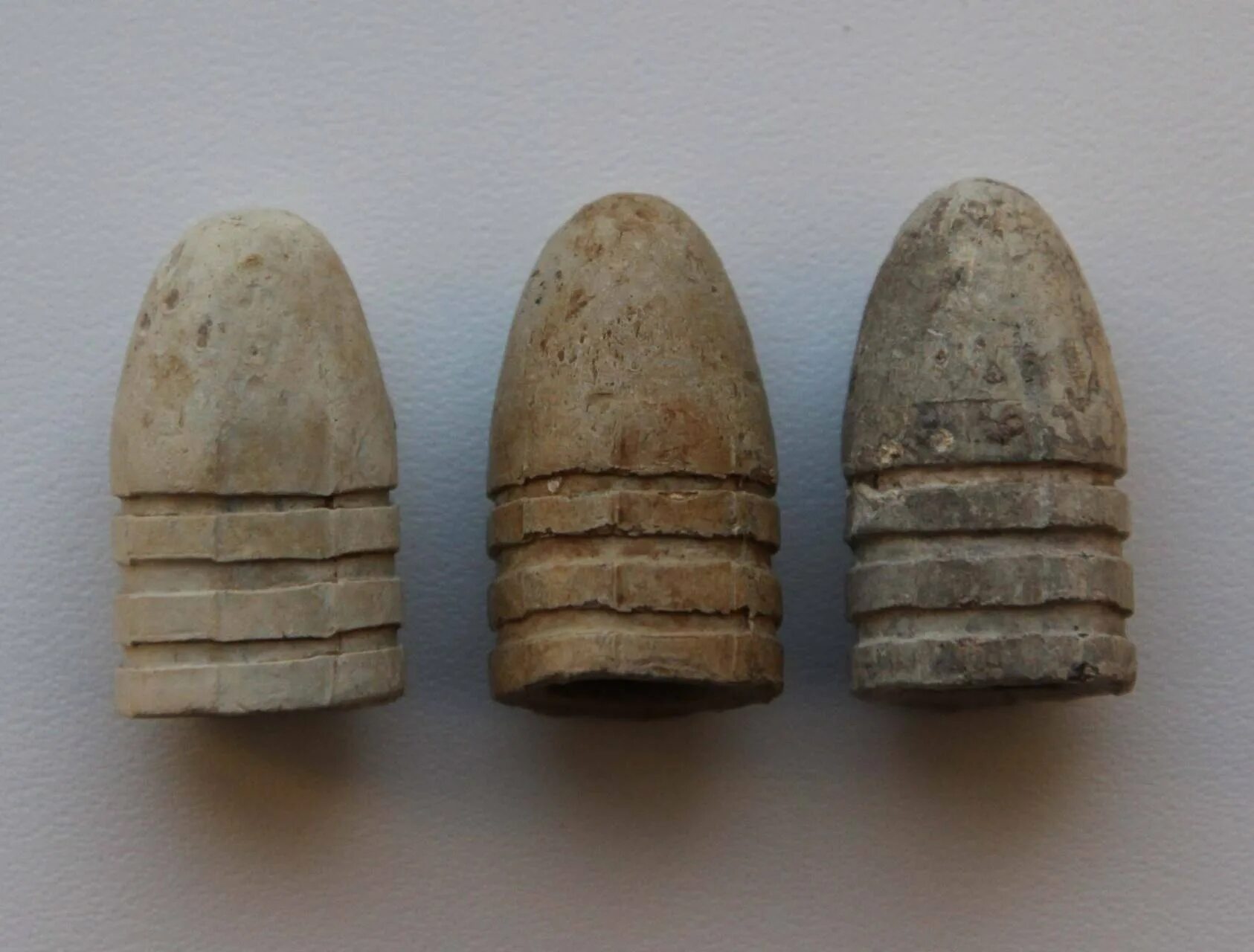 После свинцовые пули. Свинец пуля. Свинцовые пистолетные пули. После свинцовые пули. Круглые свинцовые пули.