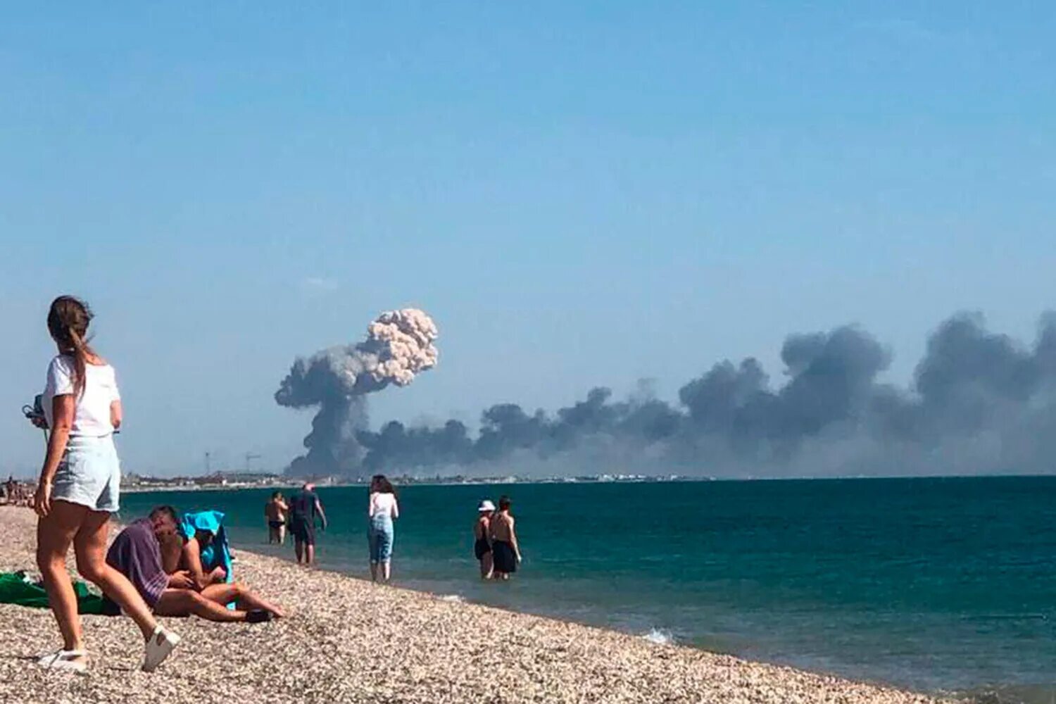 Нападение на крымский. Взрывы в Крыму. В Крыму взорвали. Взрывы кв Крыму. Крым атакуют ракетами.