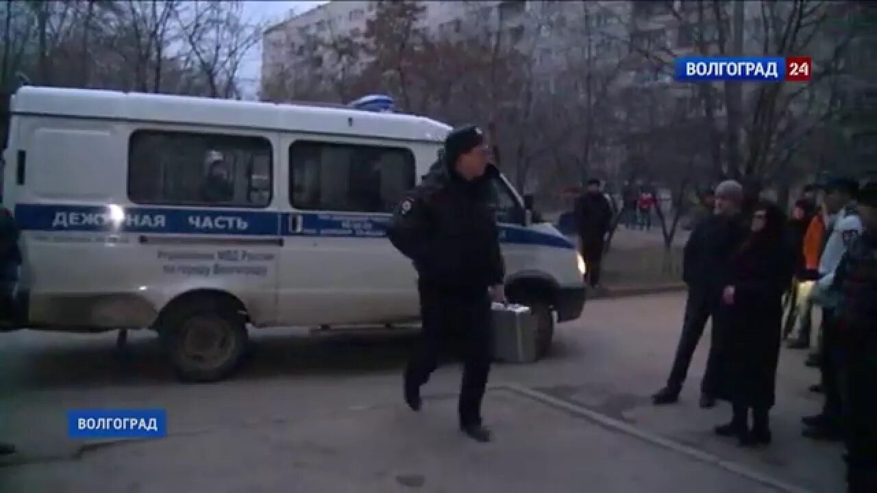 Волгоград красноармейск сторож. Причал волгоград красноармейский. Бульвар энгельса 10 волгоград красноармейский сгорел автомобиль. Волгоград красноармейск сторож. Волгоград красноармейск сторож.
