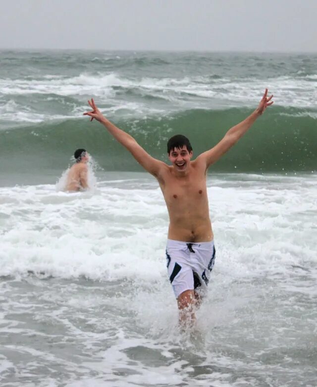 Мужики на море видео. Парень на море. Парни на пляже. Мужики на море видео. Фотосессии мужчин на море.