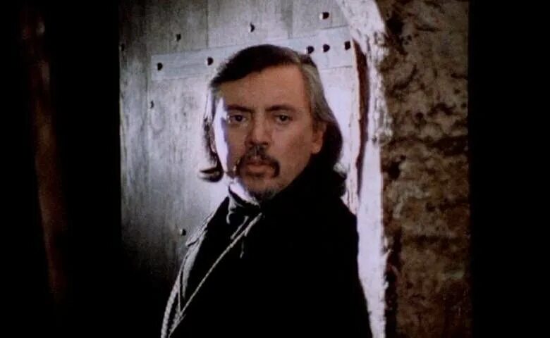 потрошитель из нотрдама фильм 1979. потрошитель из нотрдама. потрошитель из нотрдама. потрошитель из нотрдама. уильям холден сабрина.