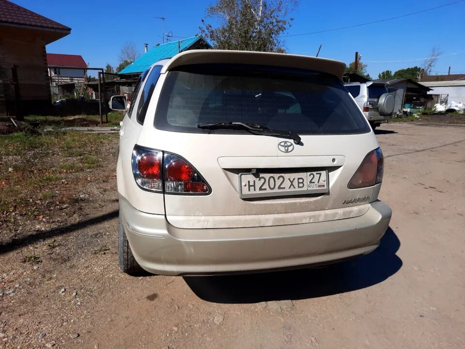 Купить харриер дром. Тойота Харриер 1 поколение. Линзы Toyota Harrier. Задние фары Харриер 1 поколение. Тойота Харриер стопари.