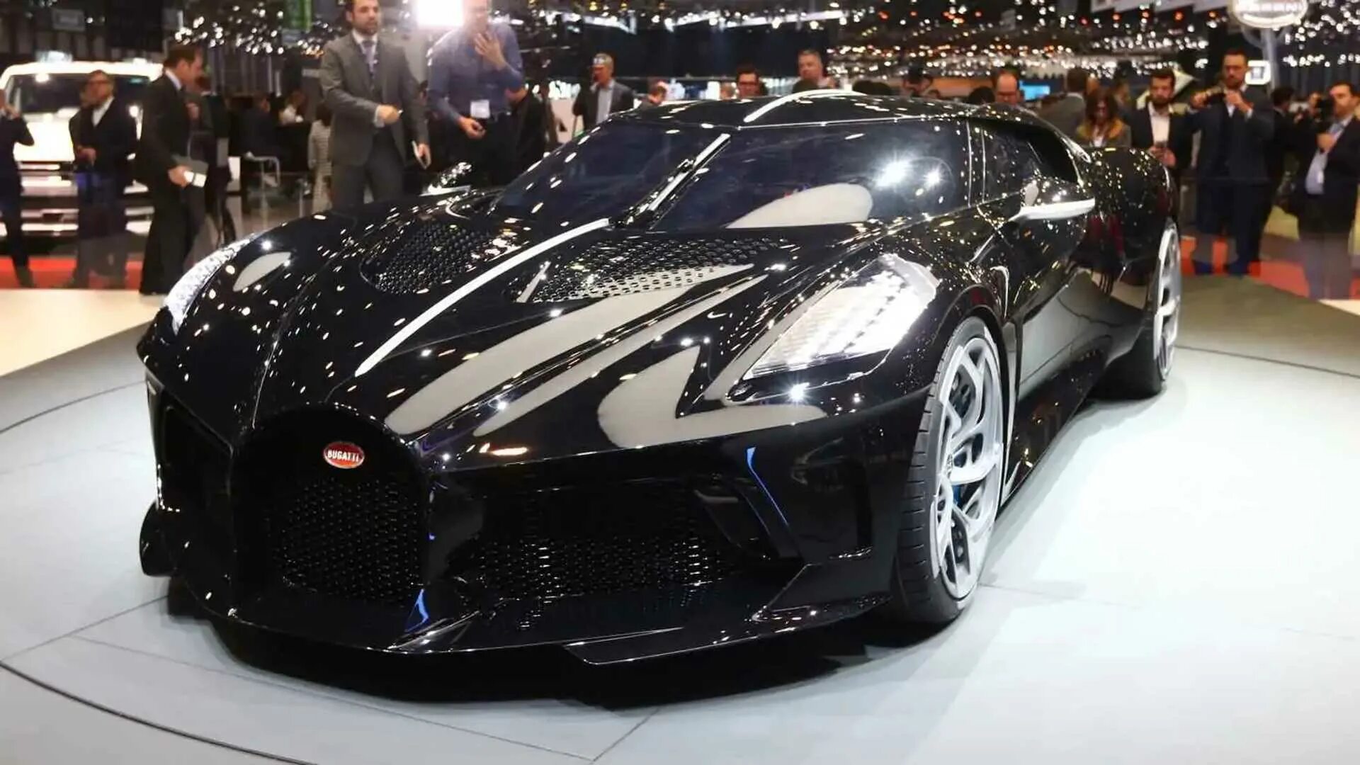 Бугатти la voiture noire 2021. Бугатти Bugatti la voiture noire. Бугатти Atlantic 2020. Бугатти за 11 млн евро. Bugatti noire цена