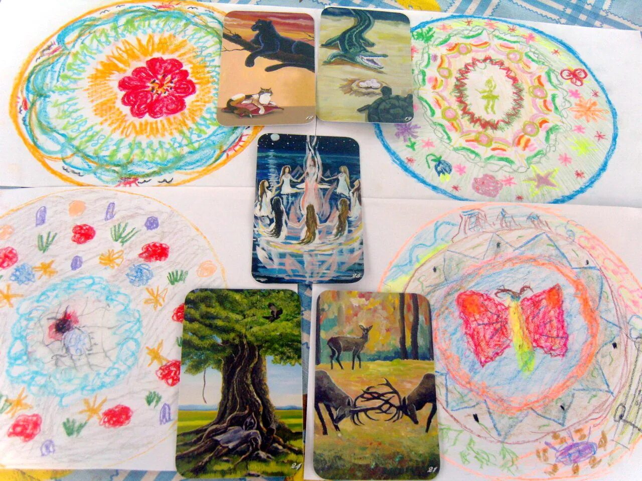 Мак цвета и чувства жигамонт. Арт терапия карты. Метафорическими картами колоды habitat. Метафоричеки еасоциативные карты. Групповая арт терапия.