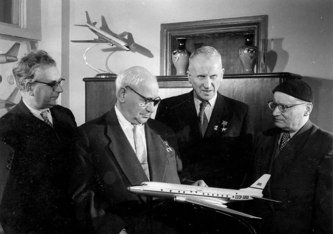 2001),. Алексеев авиаконструктор. Туполев авиаконструктор бюст. Академик андрей николаевич туполев. Алексей николаевич туполев.