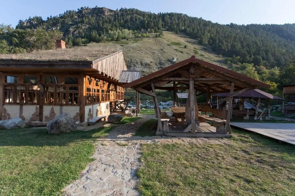 Гостиница йети в теберде. Yetihouse теберда, территория джамагатское ущелье 2. Отель йети хаус теберда. Йети хаус домбай. Йети хаус теберда.