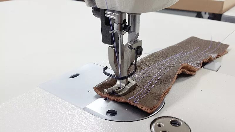лапки для juki du 1181n. машинки для шитья натуральной кожи. какой машинкой шить кожу. какой машинкой шить кожу. машина для прошива кожи.