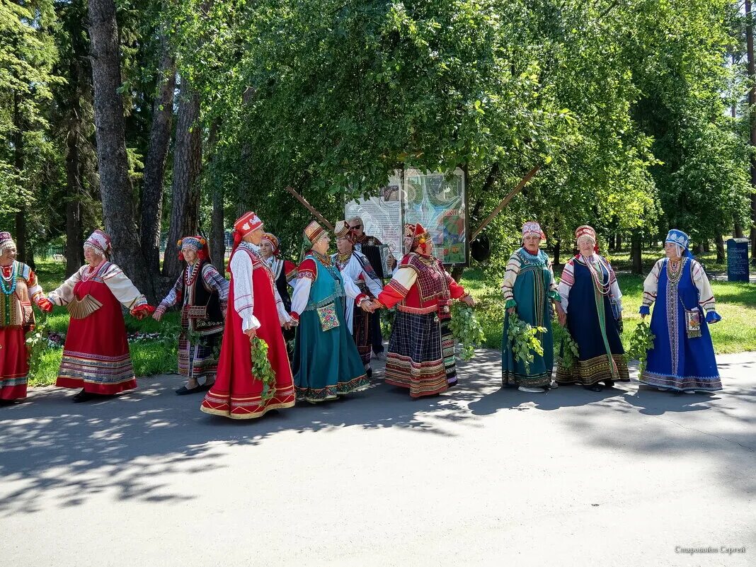 С праздником троицы. Народный праздник троица. Народный праздник троица. С праздником троицы. Хоровод вокруг березы.