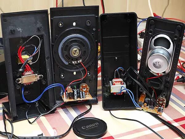 Jbl колонок 1995-1998. Колонка jbl подвисла. Не включается музыкальная колонка. Колонка jbl charge 6132a. Не включается музыкальная колонка.