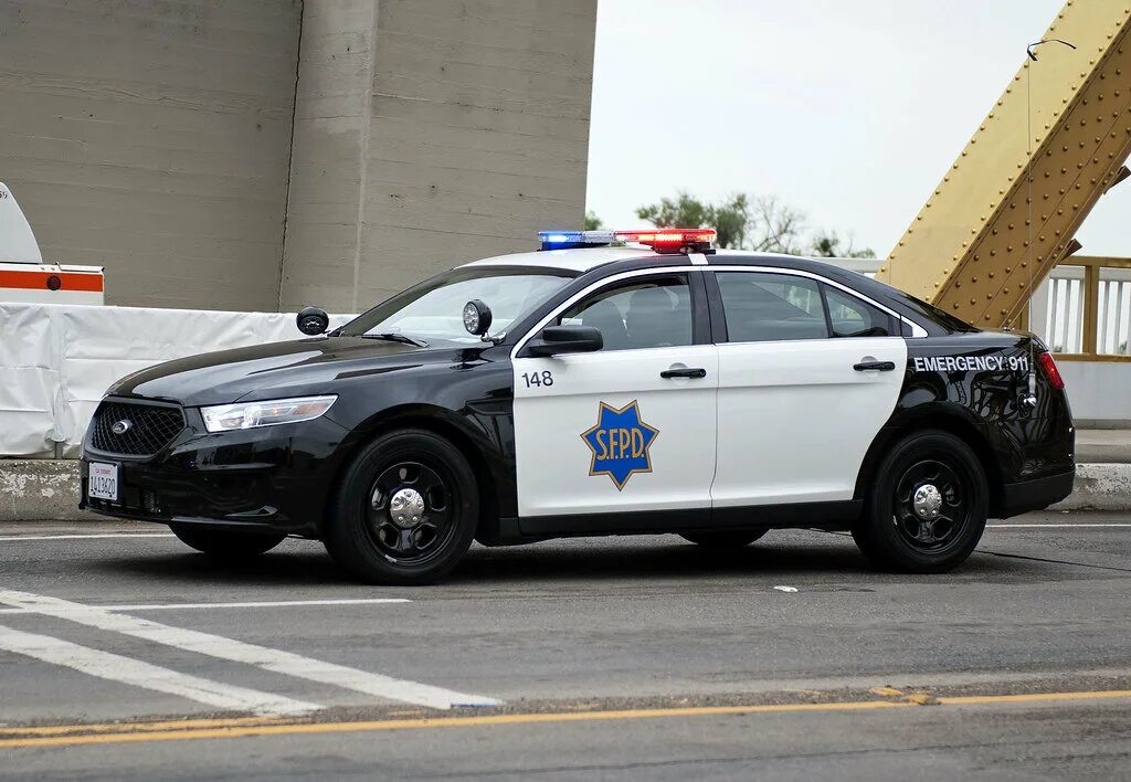 Включи машины патруль. Ford Taurus Police Interceptor. Ford Taurus LAPD. Ford Taurus Police car. Ford Taurus Highway Patrol.