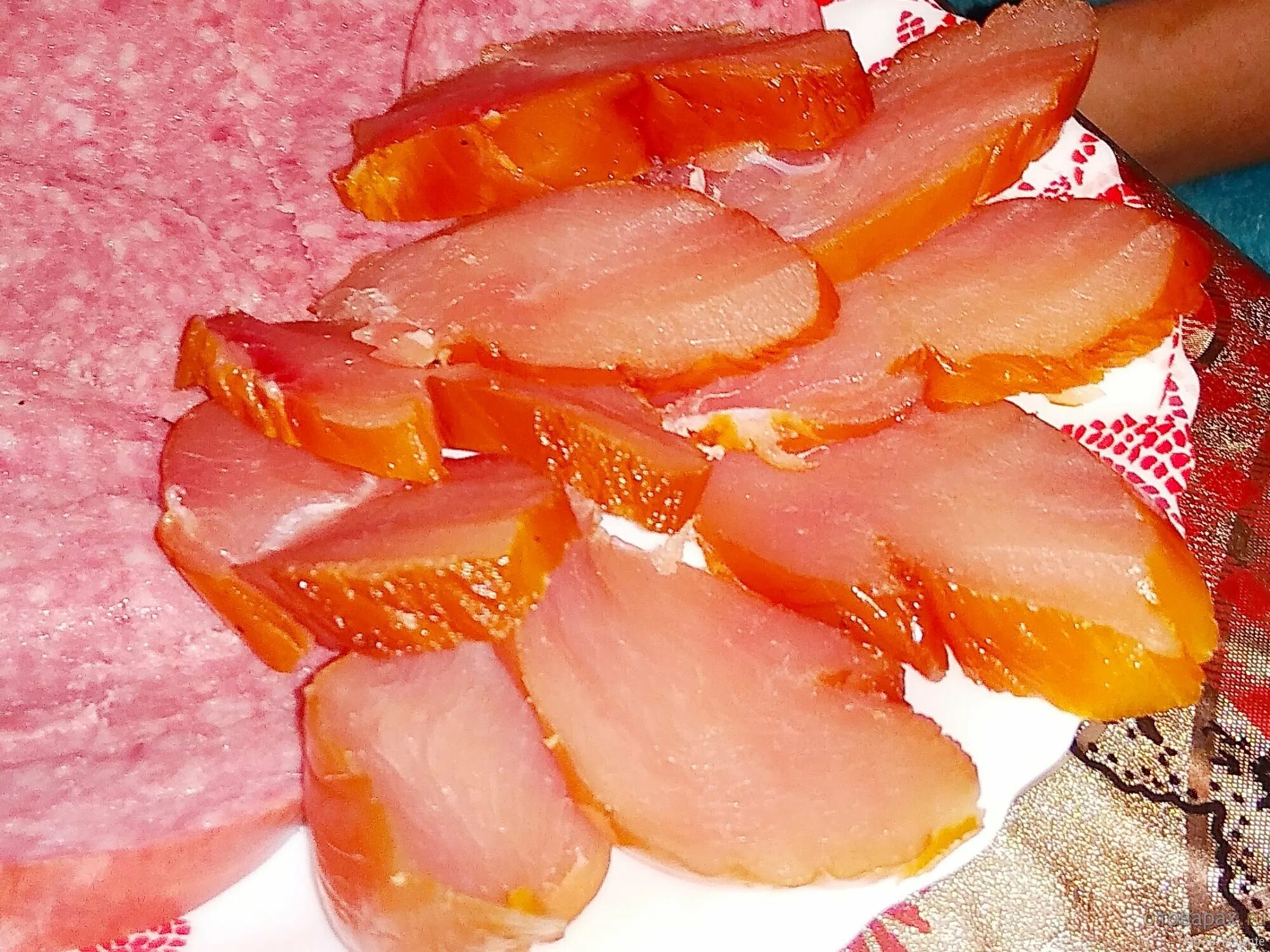 Карпаччо куриное сырокопченое. Куриное карпаччо вяленые. Карпаччо куриное. Карпаччо из куриной грудки. Карпаччо куриное сырокопченое.