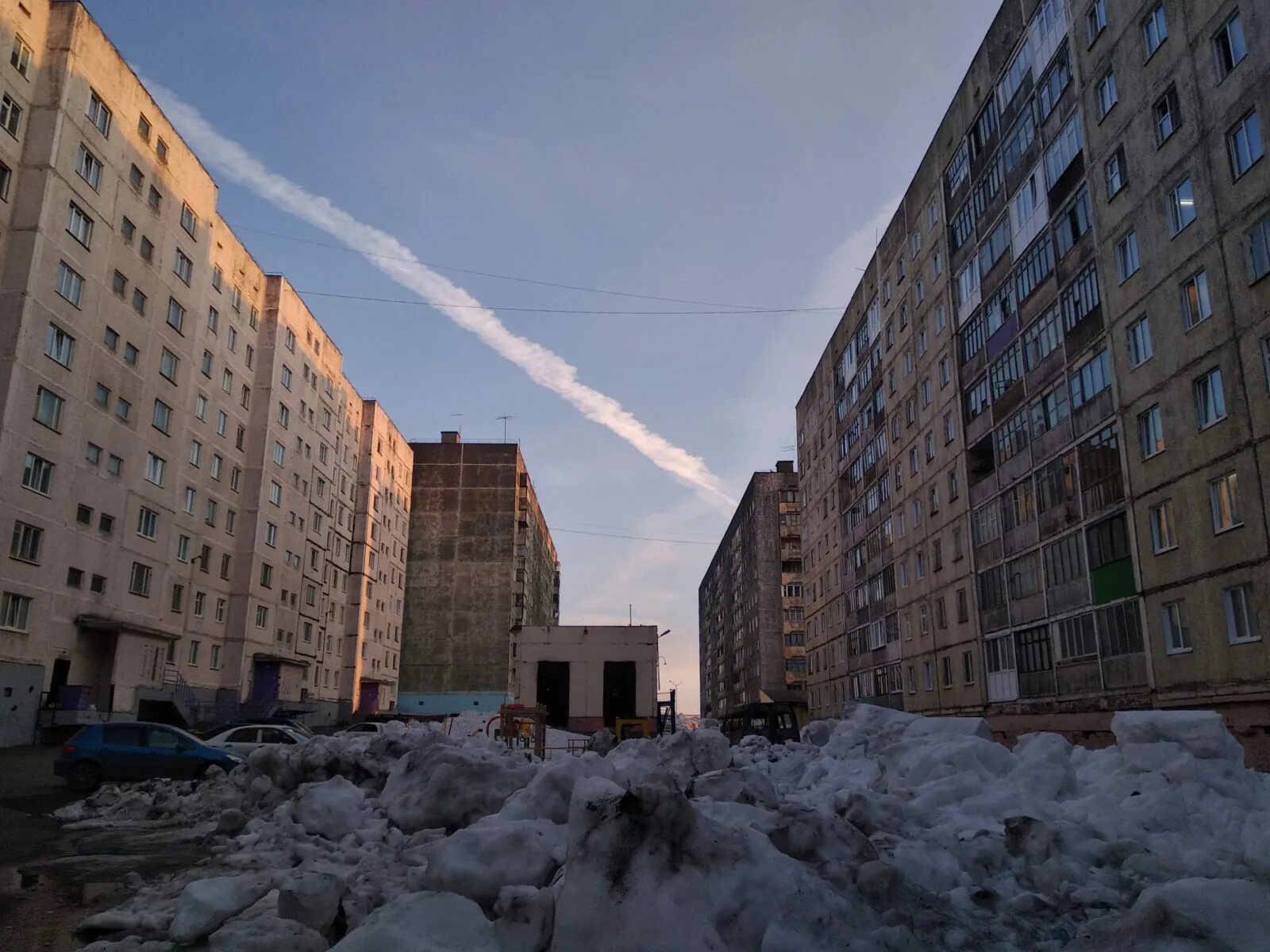 Норильск центральная улица. Город норильск красноярского края. Норильск центральная улица. Солнечный норильск красноярская улица. Норильск лето.