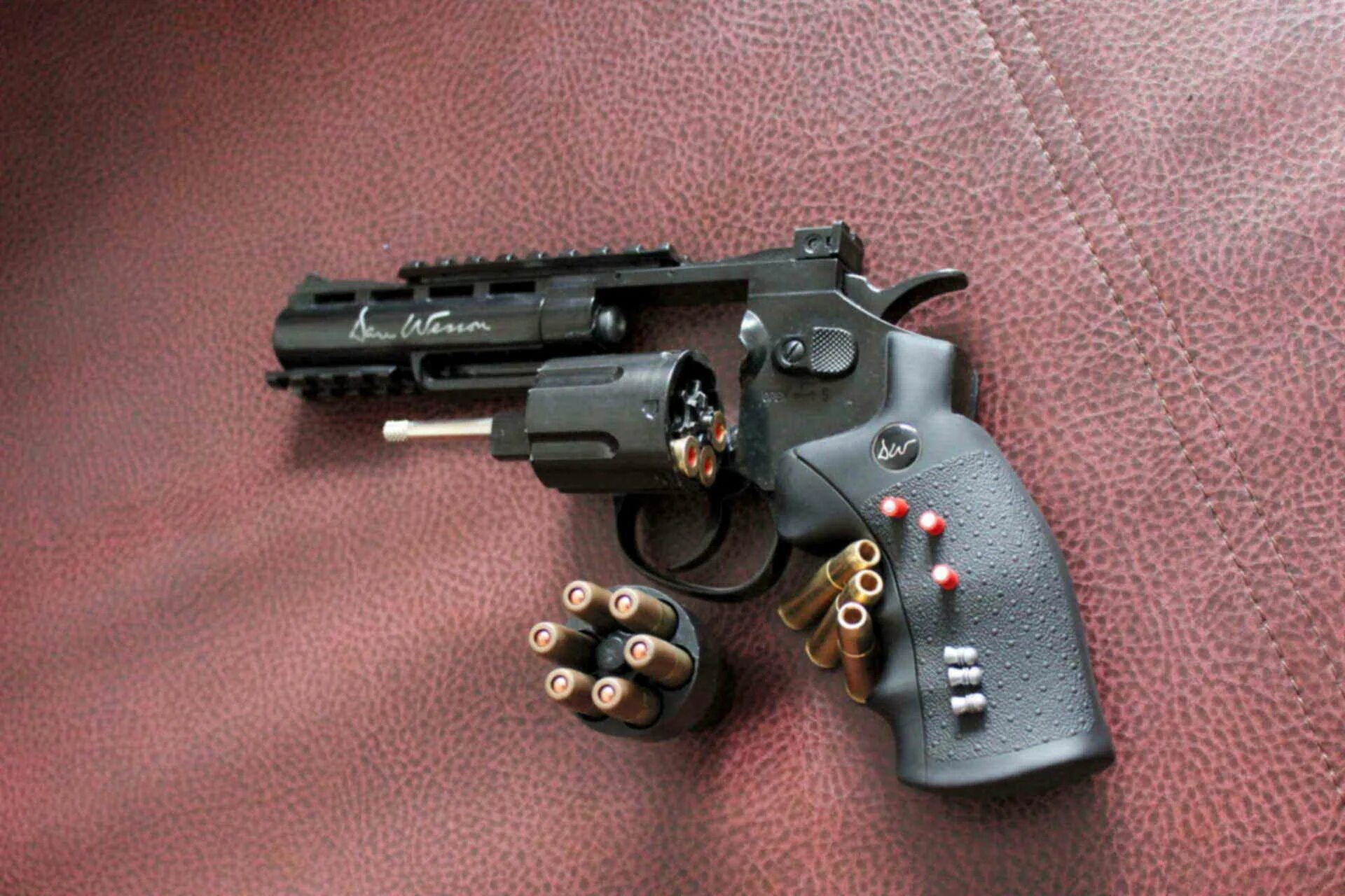 Новинки револьверов. Новинки револьверов. Smith & wesson model 327 trr8. Colt cobra 38. Револьвер new nambu m60.
