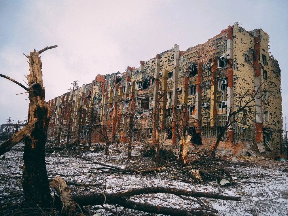 уничтоженный донецк. разрушенный дом в донецке. разрушенные города и села украины. уничтоженный донецк. гостиница полет донецк.