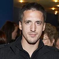 Әкесі өзінің сексуалды қызын сиқырлады