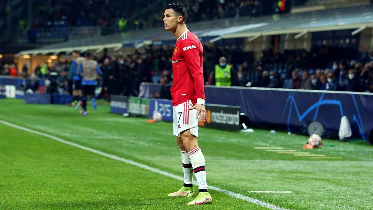 В каком клубе сейчас играет криштиану роналду. Cristiano ronaldo man united 2025. роналду в мю 2008 с фергисоном. криштиану роналду обои мю. мю роналду 2025 аталанта.