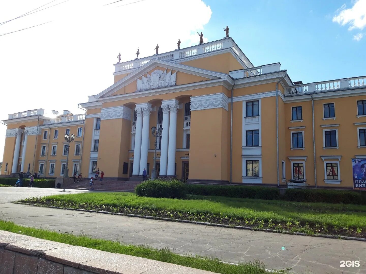 Сайт алюминщик новокузнецка. Дворец Алюминщиков Новокузнецк. ДК Алюминщик Новокузнецк. Албмищик Новокузнецк. Дворец Алюминщиков Новокузнецк фото.