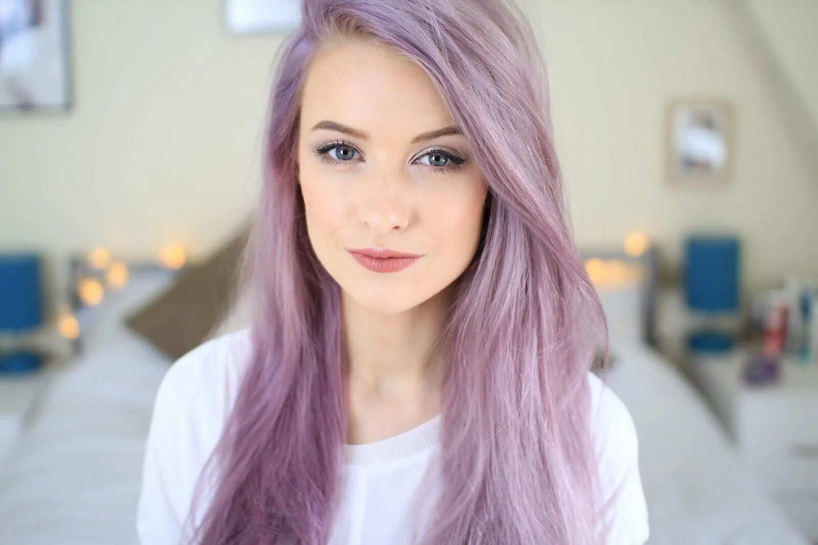 вика тория с фиолетовыми волосами. оливия обрайн с фиолетовыми волосами. фиолетовое окрашивание волос. фиолетовый цвет волос. юлия развалова.