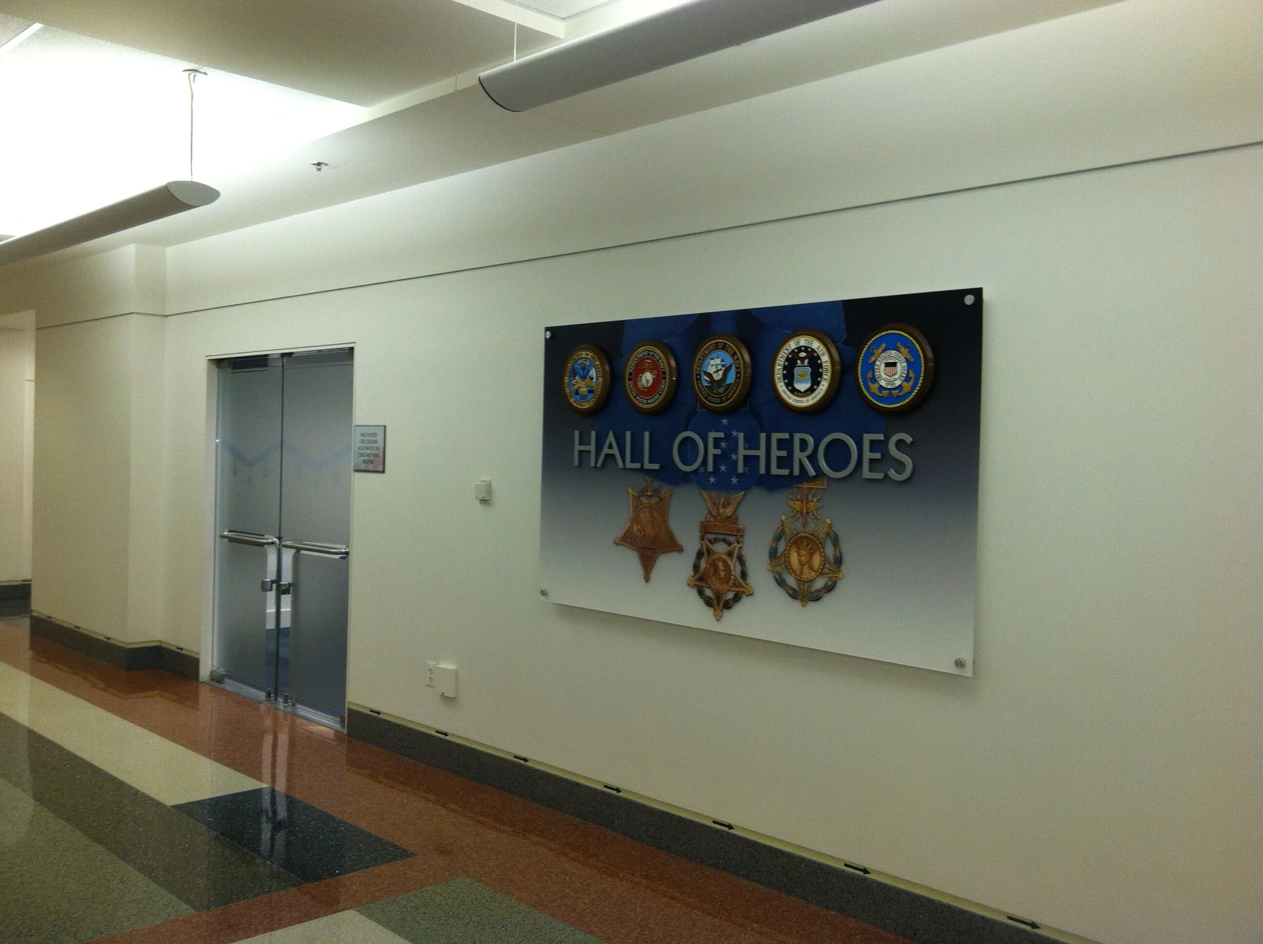 Hall of heroes. Hall of Heroes в Пентагоне. Зал героев (Hall of Heroes) в Пентагоне;. Коридоры Пентагона. Hall of Heroes Pentagon.