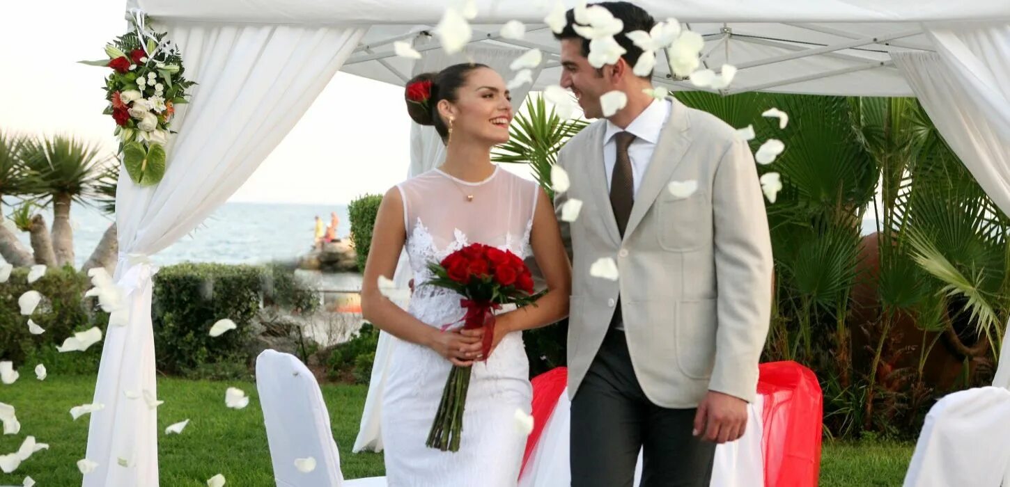 какую свадьбу можно сыграть. в каким стиле можно съиграть свадьбу. сестра жениха на нашей свадьбе. свадьба. свадебное застолье.