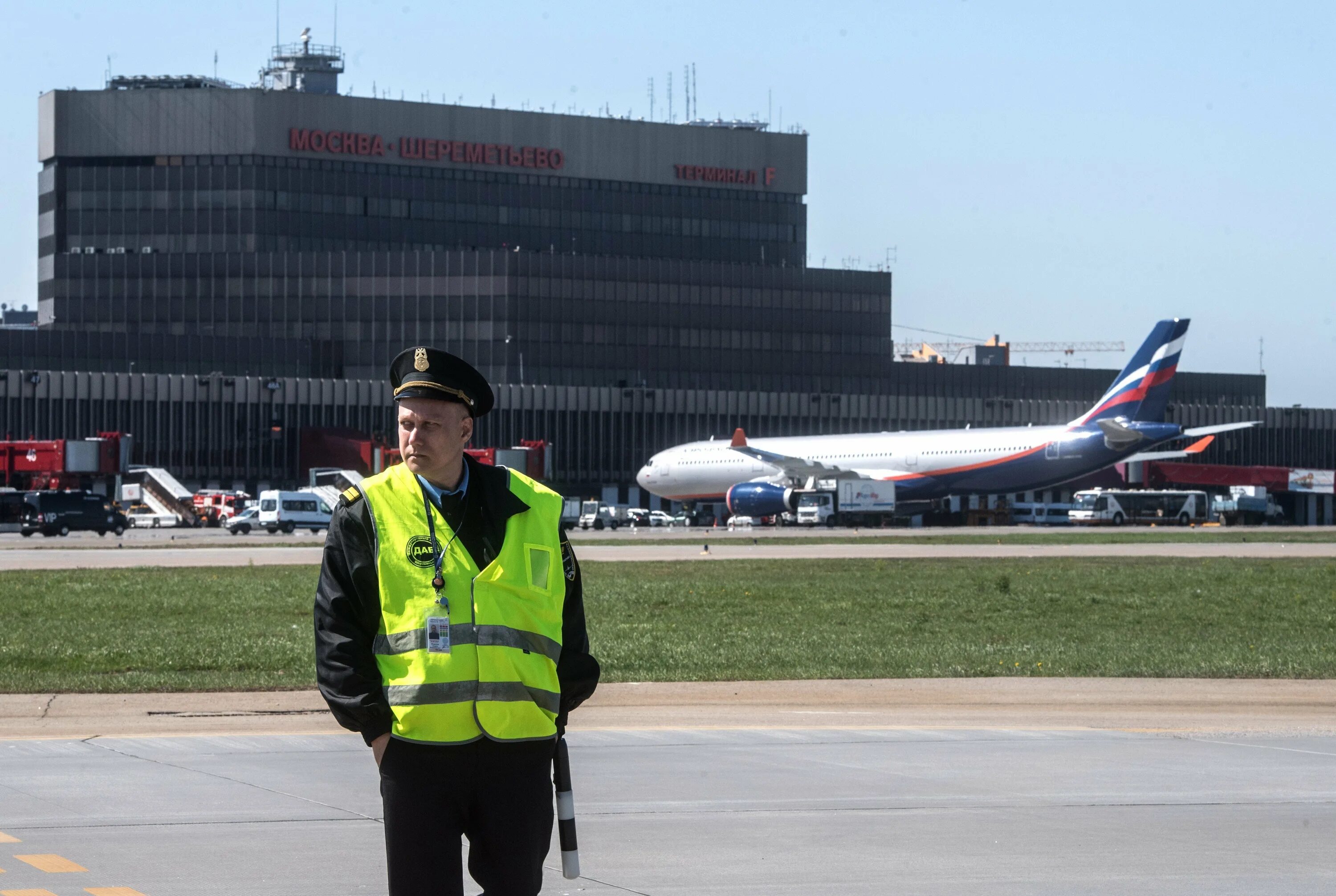 Персонал аэропорта шереметьево. Форма работников аэропорта шереметьево. Форма саб в аэропорту шереметьево. Работа шереметьево сегодня. Шереметьево ночью.
