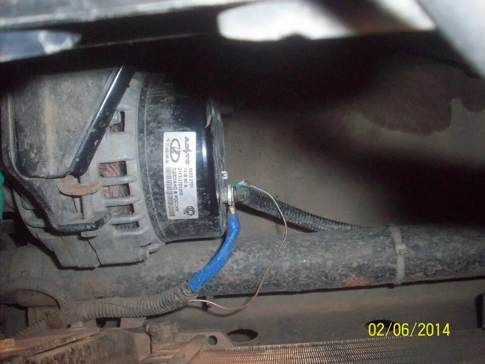 Не горит лампочка аккумулятора при включении зажигания ваз 2112. Щётка генератора 412 установка. Не идет зарядка пока не газанешь. Пропала зарядка приора. Моргает лампа генератора ваз 2112.