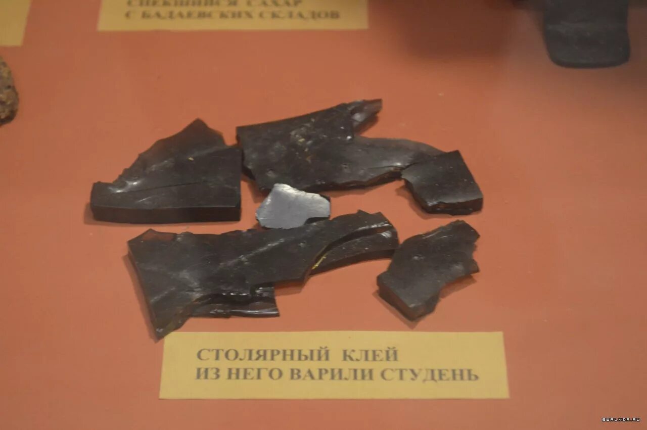 Состав столярного клея в блокаду. Столярный клей блокада ленинграда. Столярный клей который ели в блокаду ленинграда. Блокада ленинграда черный хлеб блокадного ленинграда. Столярный клей в блокаду.