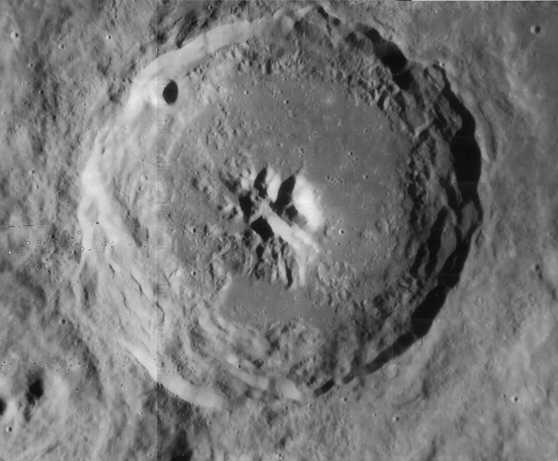 Видео обратной стороны луны. Кратер Теофил. Энгельгардт (лунный кратер). Теофил (лунный кратер). Кратер Герцшпрунг на Луне.