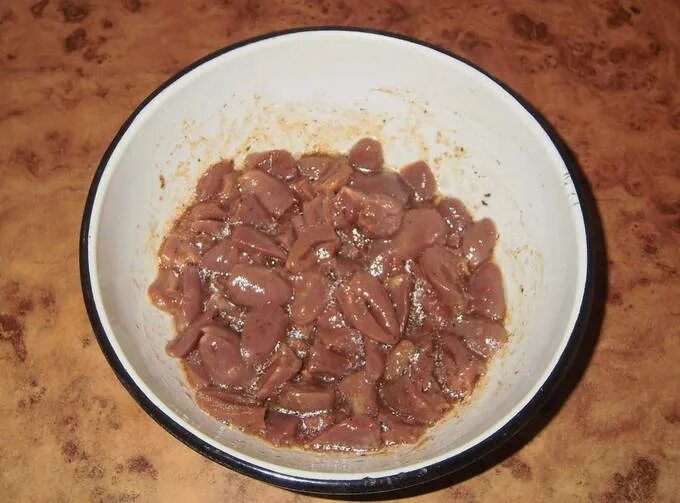 Маринованные куриные сердечки рецепт. Куриные сердечки в духовке. куриные сердечки с сельдереем. куриные сердечки в куркуме. полкило куриных сердечек.