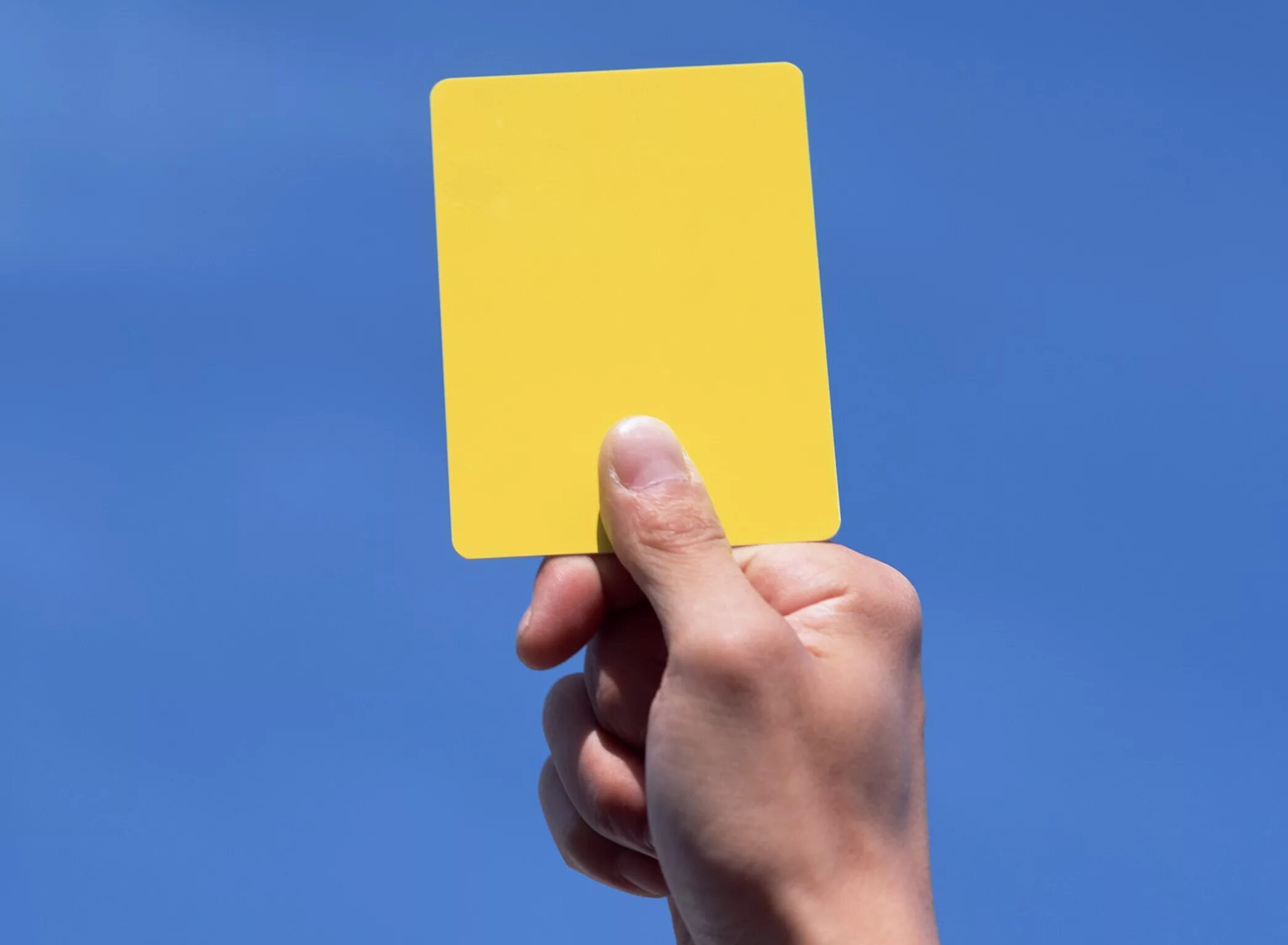 Желтая карта на 7 карте. Желтая карточка. Красная и желтая карточка. Желтая карточка в футболе. Желтая и красная карточка в футболе.