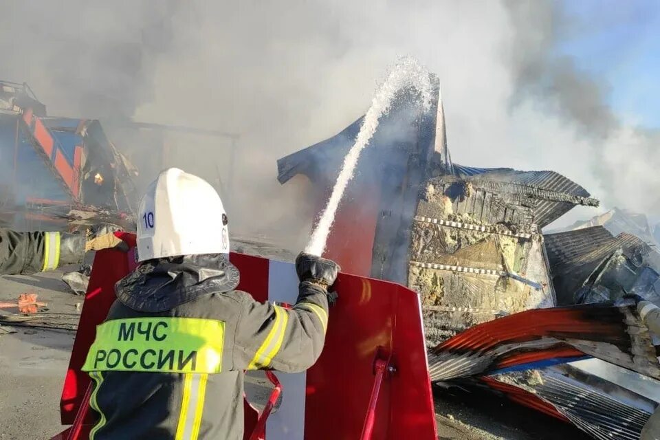 Взрыв в Новосибирске 14 июня 2021. Взрыв на заправке в Новосибирске 14.06.2021. Пожар на АЗС. Горение екатеринбург