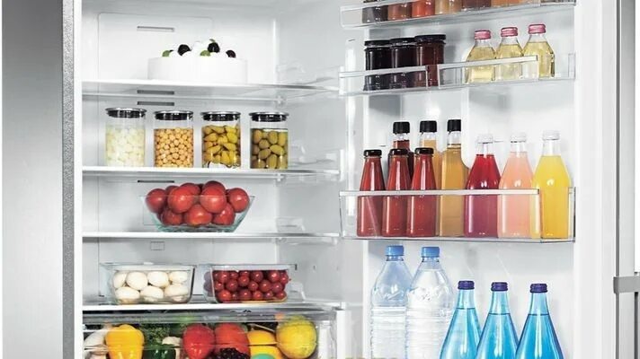 Сколько хранить сок в холодильнике. Холодильник с продуктами. Дверца холодильника с продуктами. Хранение в дверце холодильника. Дверца холодильника.